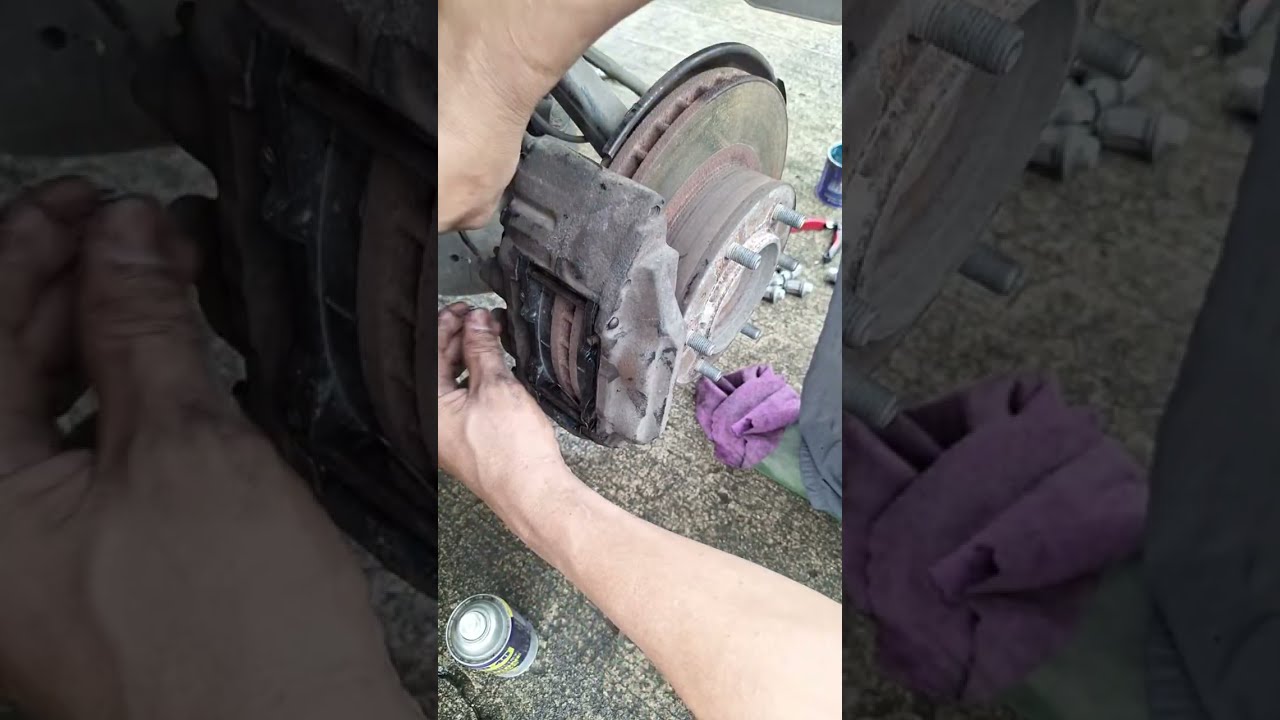 HOW TO REPLECE FRONT BRAKE PADS OF TOYOTA HILUX?