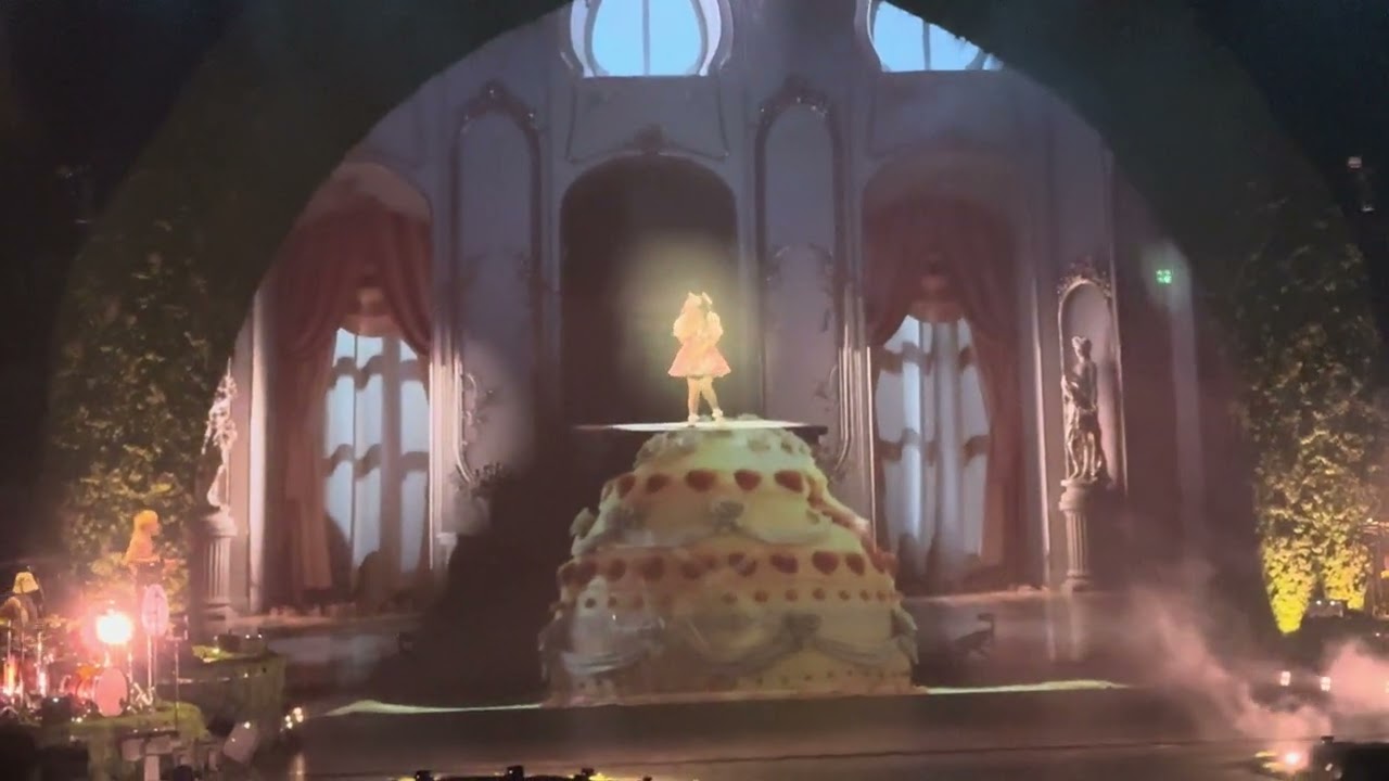 Strawberry 🍓 Shortcake 🍰 - Melanie Martinez Live at The Climate Pledge Arena in Seattle, WA 5/10/24