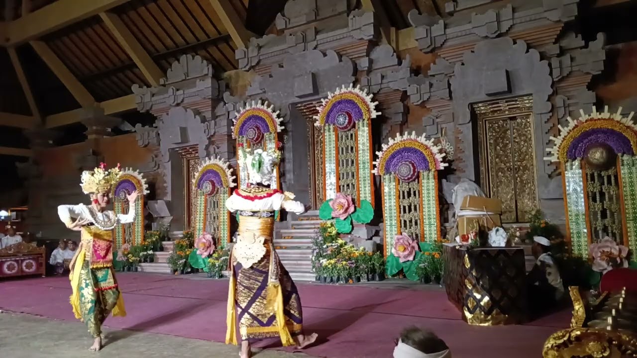 joged pingit Balerung stage pura dalem Puri peliatan