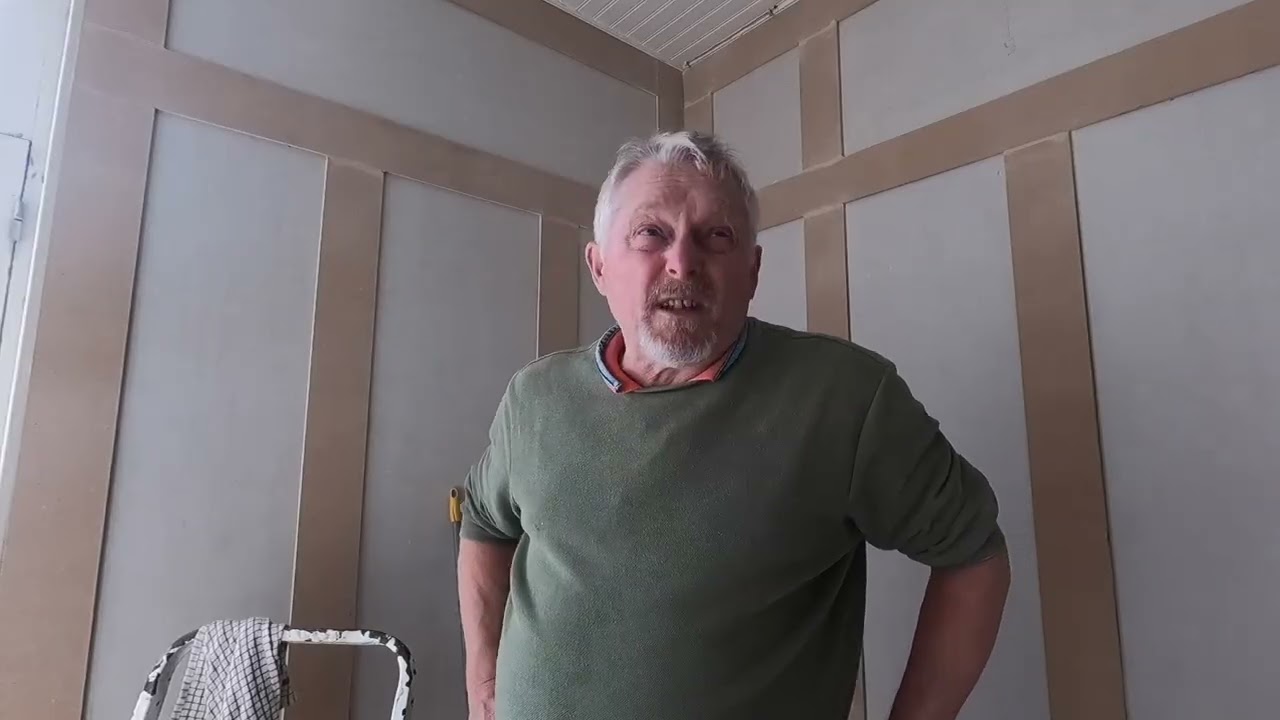 Коридор преображается, наконец-то мы его покрасили. Что вы думаете о цвете?