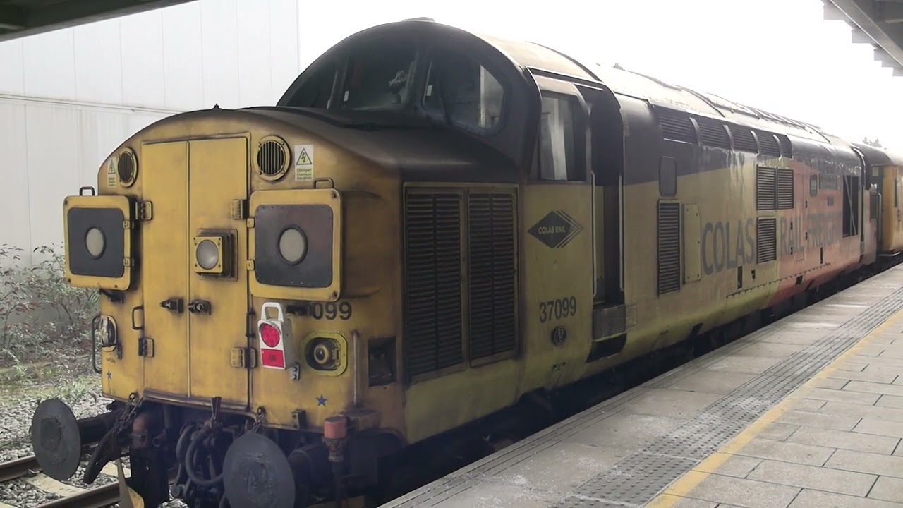 Trains at Derby Station - Mon 13th Feb 2023 - Class 37's 37099 & 37612