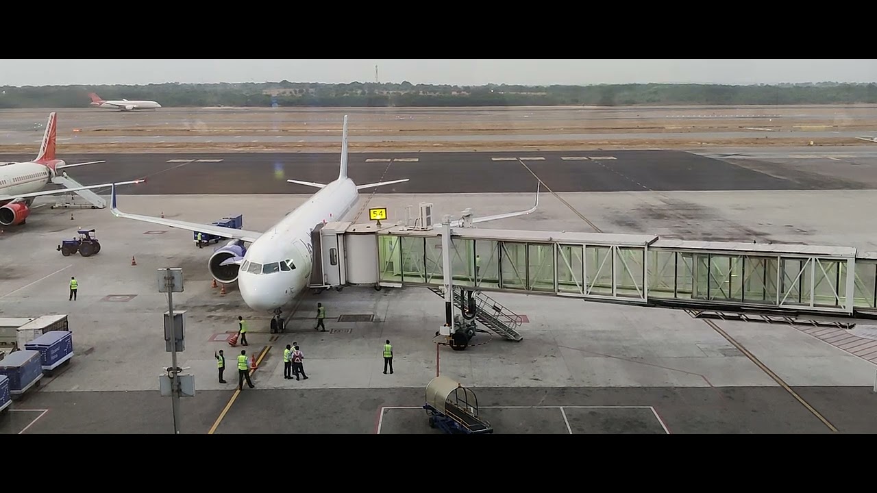 Aerobridge connection to the flight