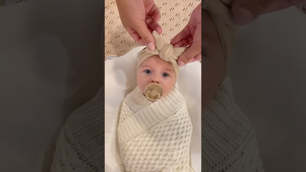 Tying a Snuggle Hunny Topknot