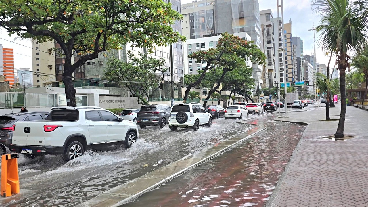 Chuva no Recife alagamentos em boa viagem 