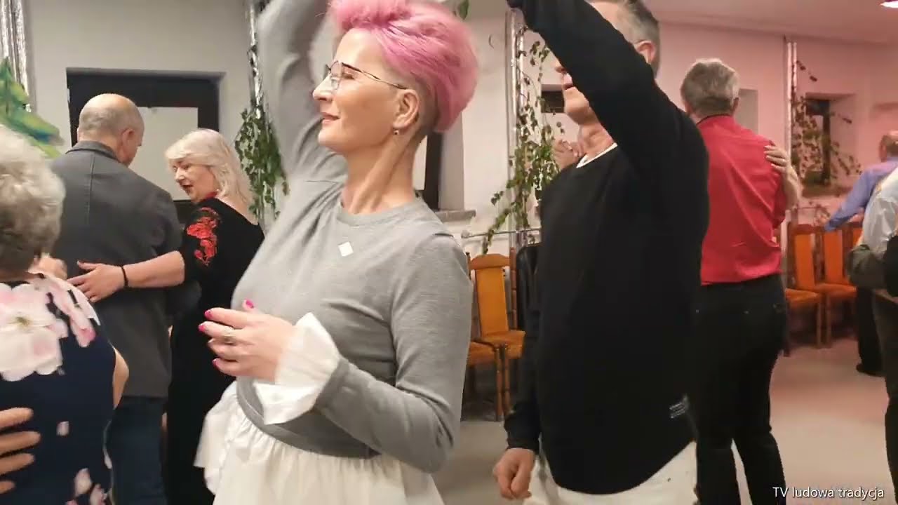 POZNAŁEM JĄ POD JAWOREM kazała mi przyjść wieczorem nostalgiczny utwór Kapeli Stąporkowskiej