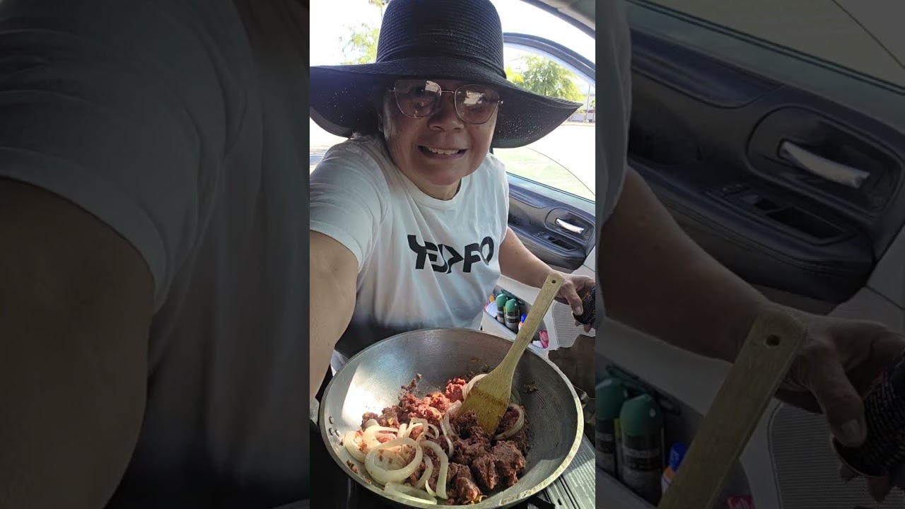 Cooking corn beef for breakfast at the Movie theater parking lot 😋 👌 please like and subscribe 