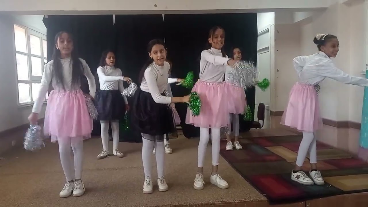 الاستعراض الثانى مدرسة شهداء الثورة &تحكيم مسابقة اعياد الطفوله امام لجنة المديرية 