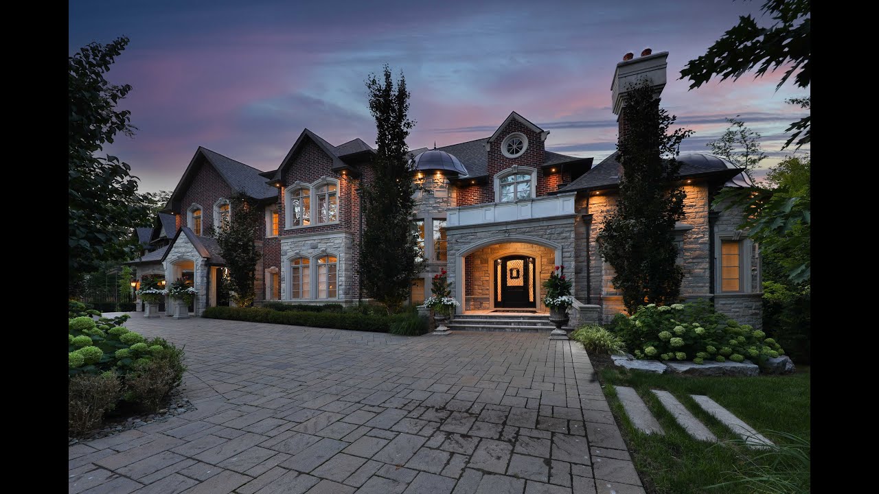 1459 Stavebank Rd | Set On An Expansive 0.4-Acre Lot Offering Approx 10,000 Sqft | The Papousek Team