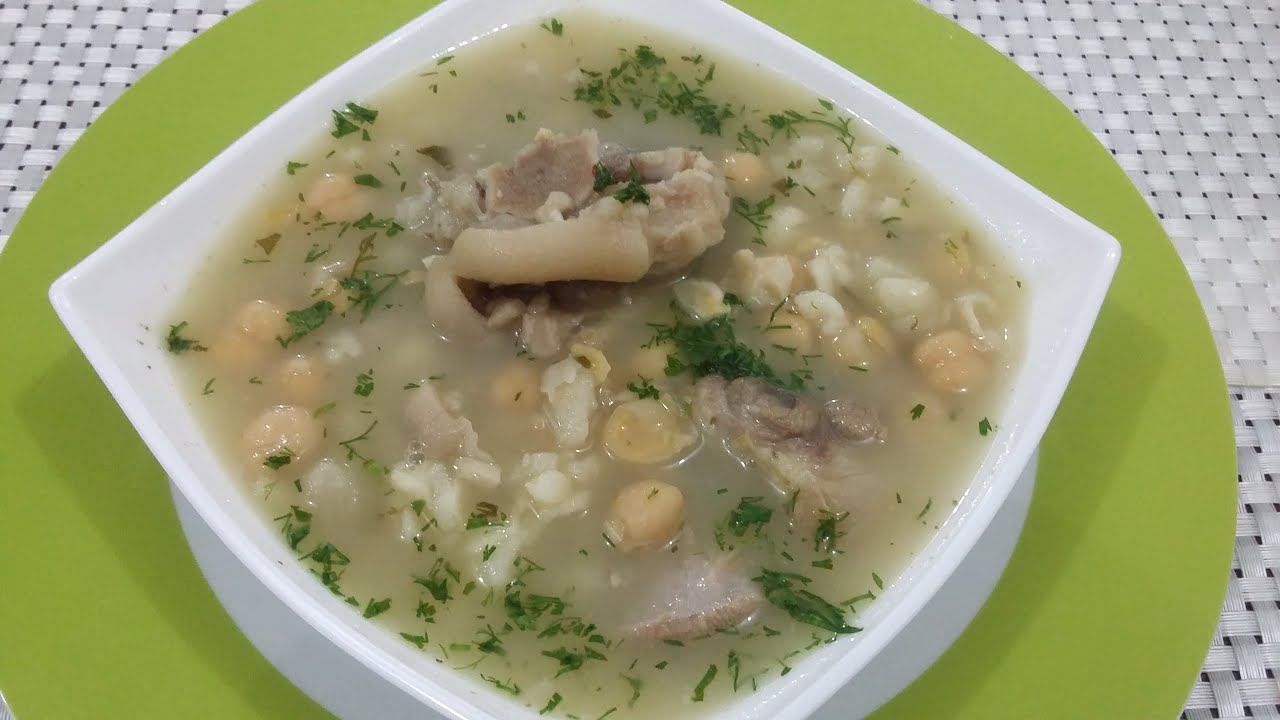 Caldo de pata de cerdo