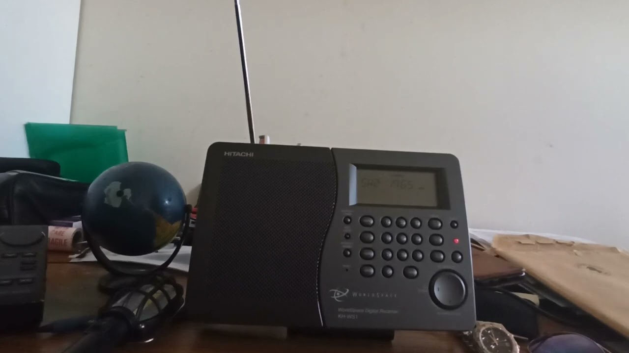 HITACHI WORLD SPACE DIGITAL RADIO, KH-WS1 on SW, MW and FM at 10.00 utc