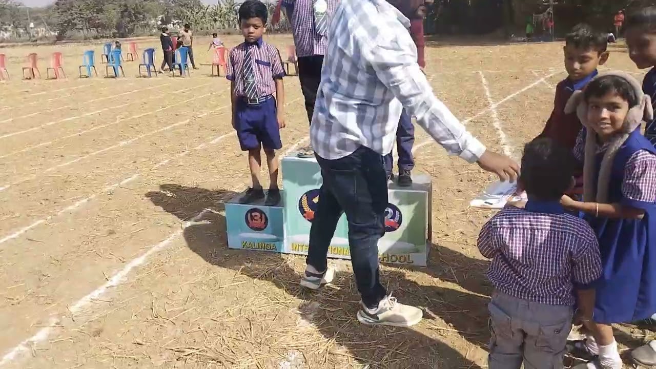 All the winning children are receiving their awards.❤️💓❤️🫶🥰🫶💓🫶❤️💓