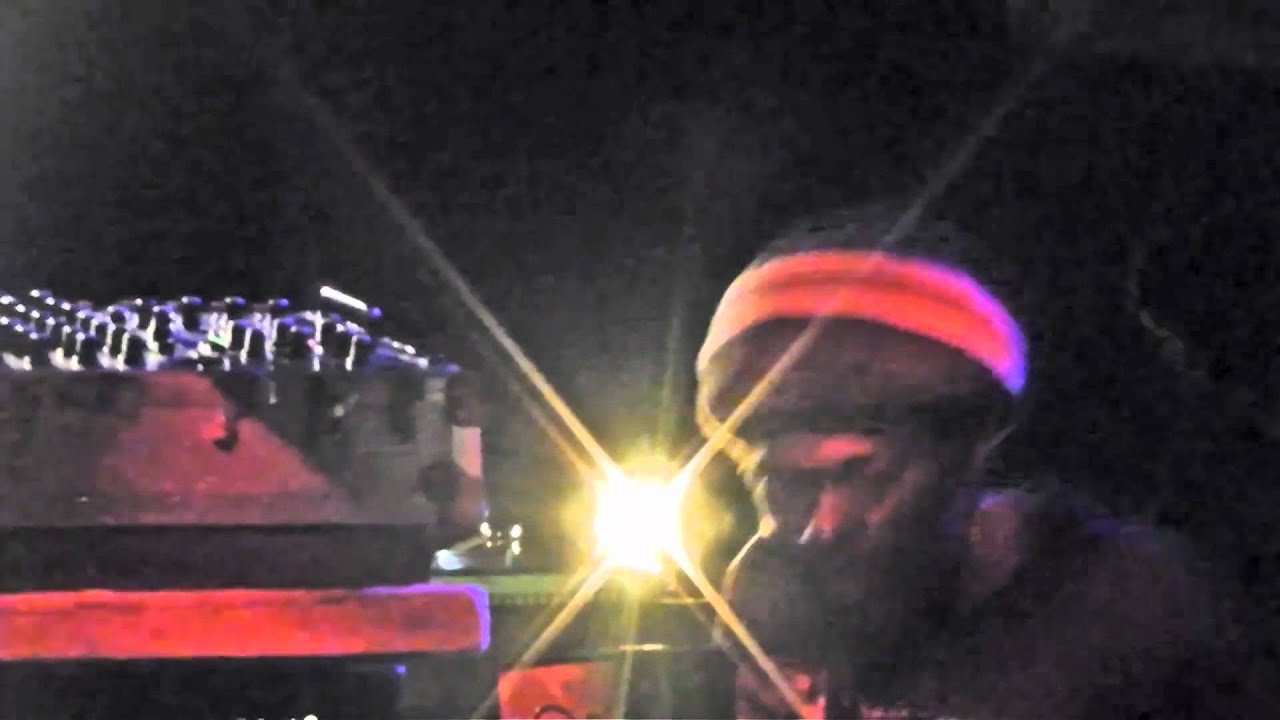 Aba Shanti play TNT Roots/(Earthquake Studio) : University of dub