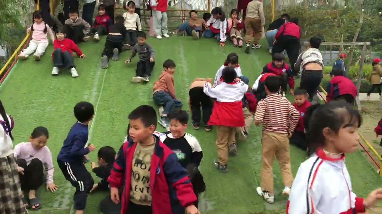 Trượt cỏ nhân tạo kkk