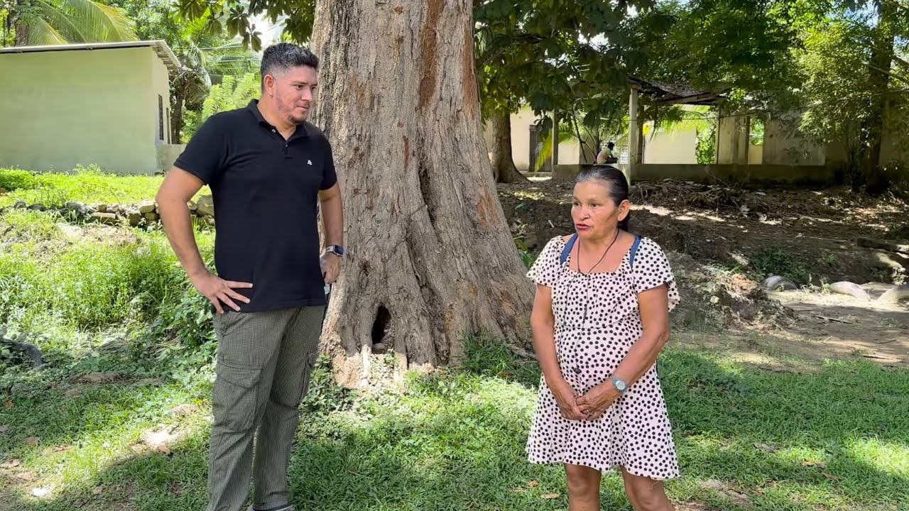 As&iacute; Reacciona T&iacute;a Mauda a los Videos de Maco con Angie..😂😂