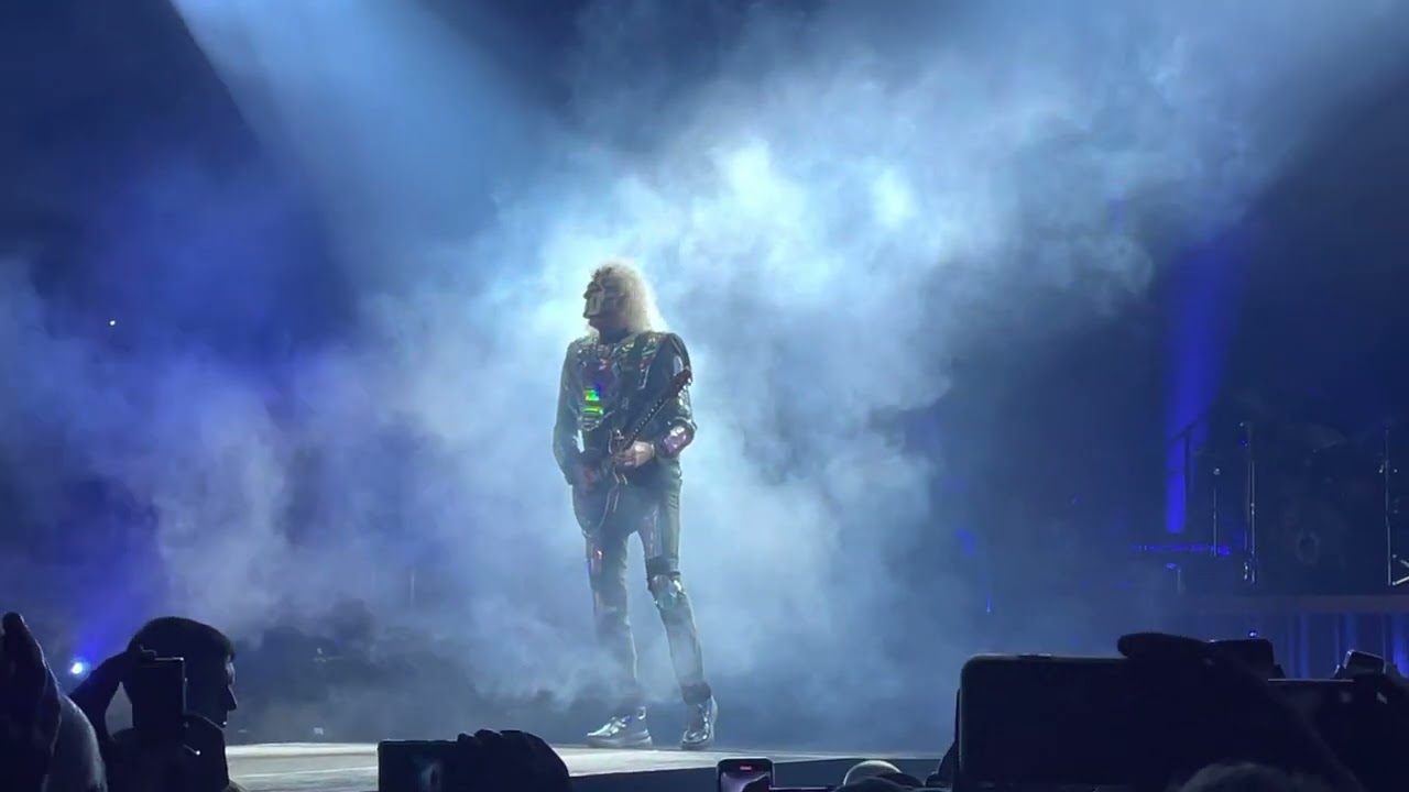 Queen + Adam Lambert - Bohemian Rhapsody - 30 May 22 - Manchester Arena -