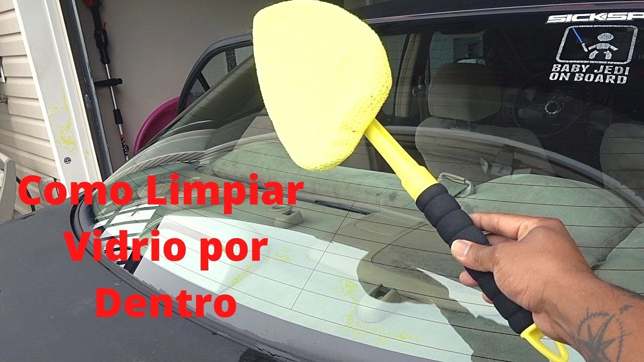 Como Limpiar el Vidrio del Auto por Dentro