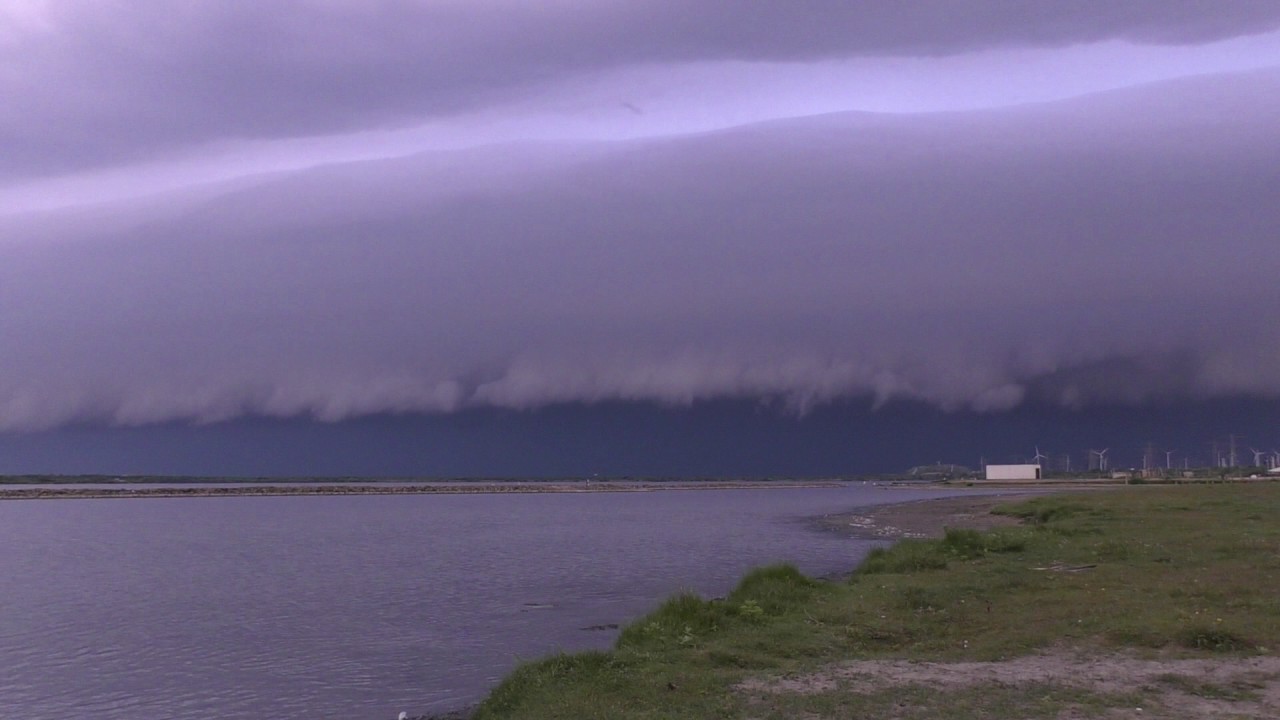 Spectacular Shelfcloud @ Rockanje beach The Netherlands