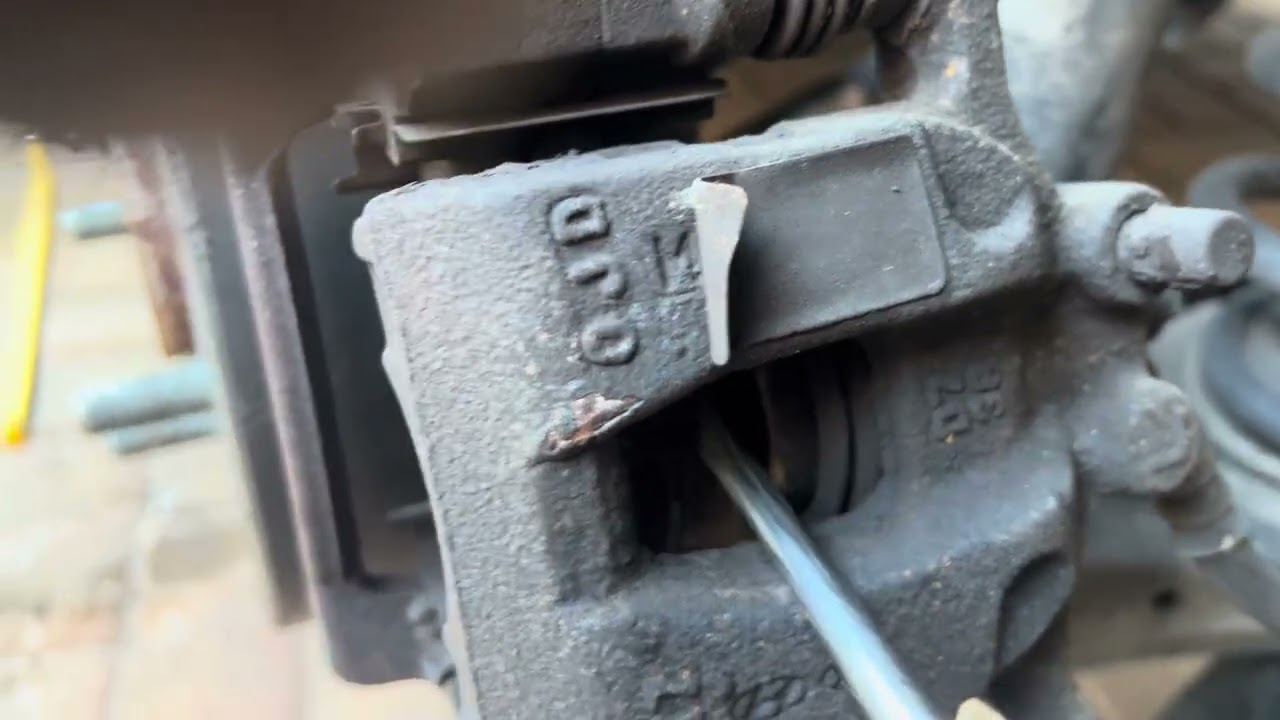 Kia shortage brake change the easy way. Both front and rear same save a fortune 