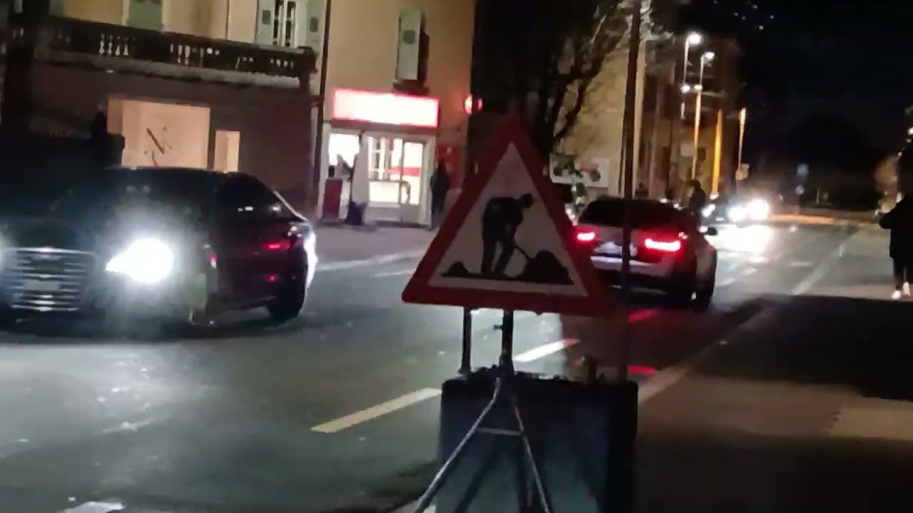 المشي بالقرب من محطة القطار بالليل/ الناس تتجول و الأمان/ سويسرا 🇨🇭 🇨🇭 🇨🇭 Switzerland