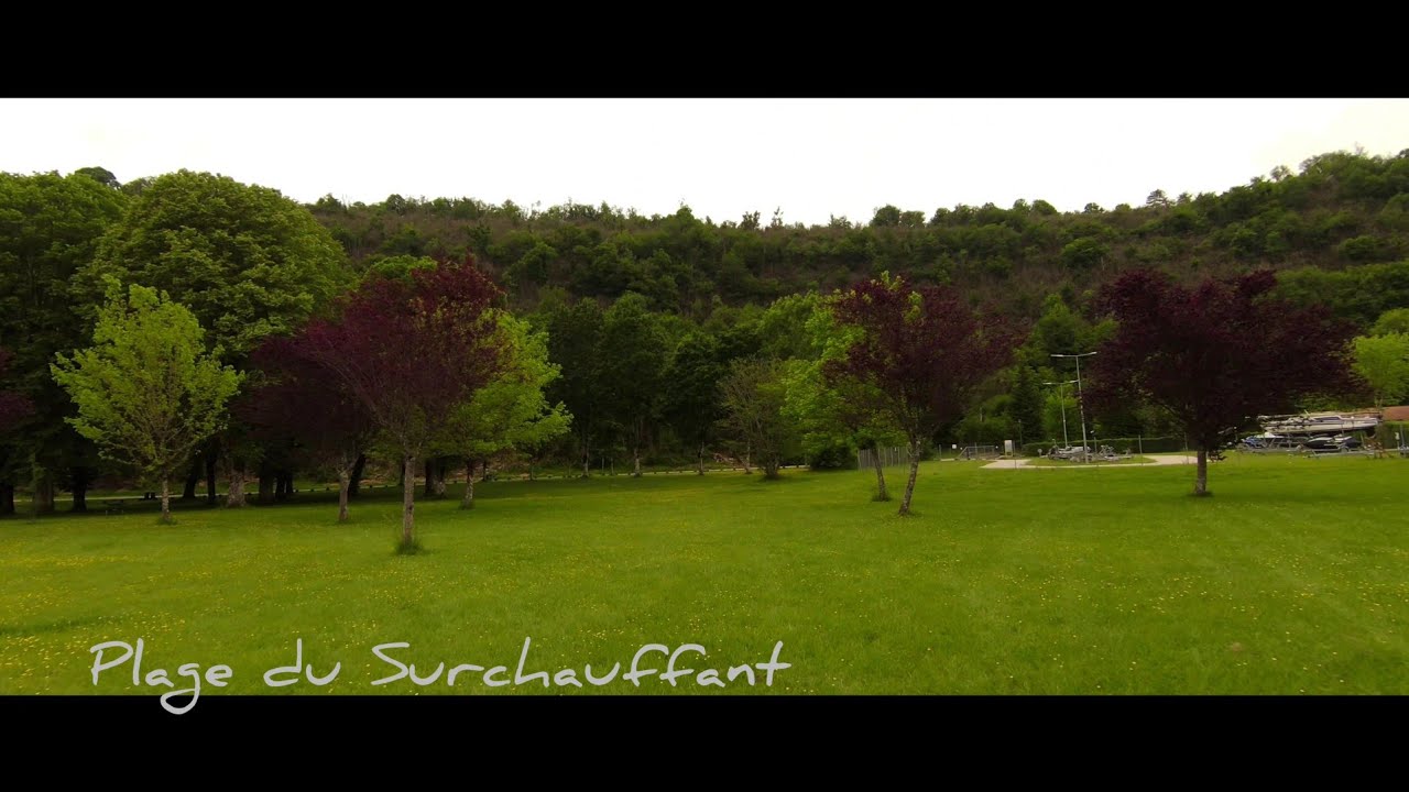 Le Jura Franche Comté.  Plage du Surchauffant.  Le pont de la Pyle.  Lac de Vouglans