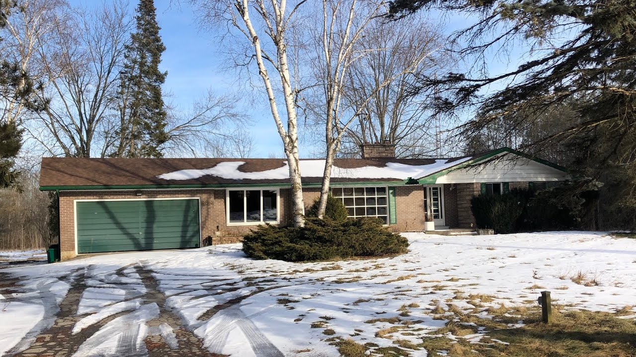 Unbelievable ABANDONED 1960’s Mid Century Modern Mansion **UNTOUCHED FOR OVER 60 YEARS**