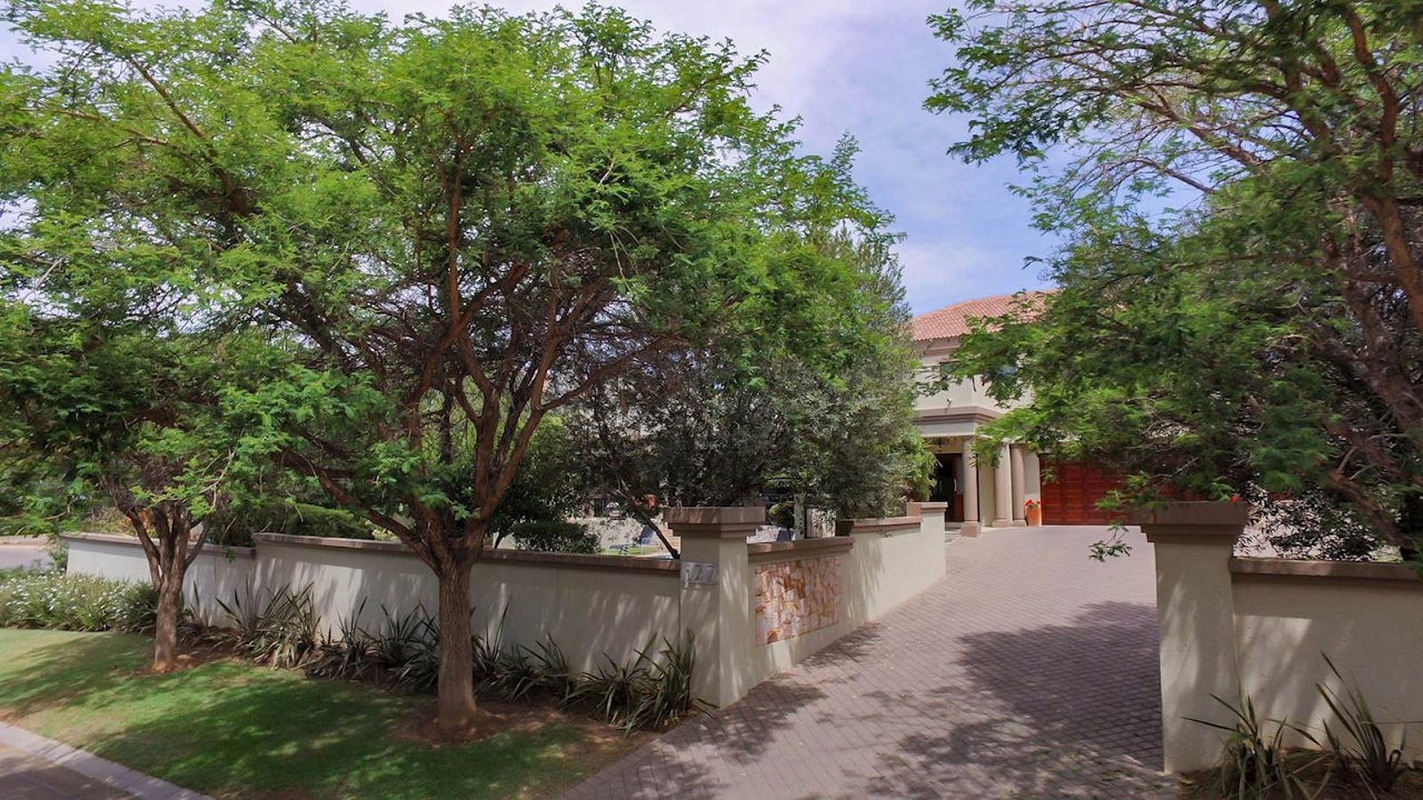 4 Bedroom House for sale in Gauteng | Johannesburg | Roodepoort | Eagle Canyon Golf Est |