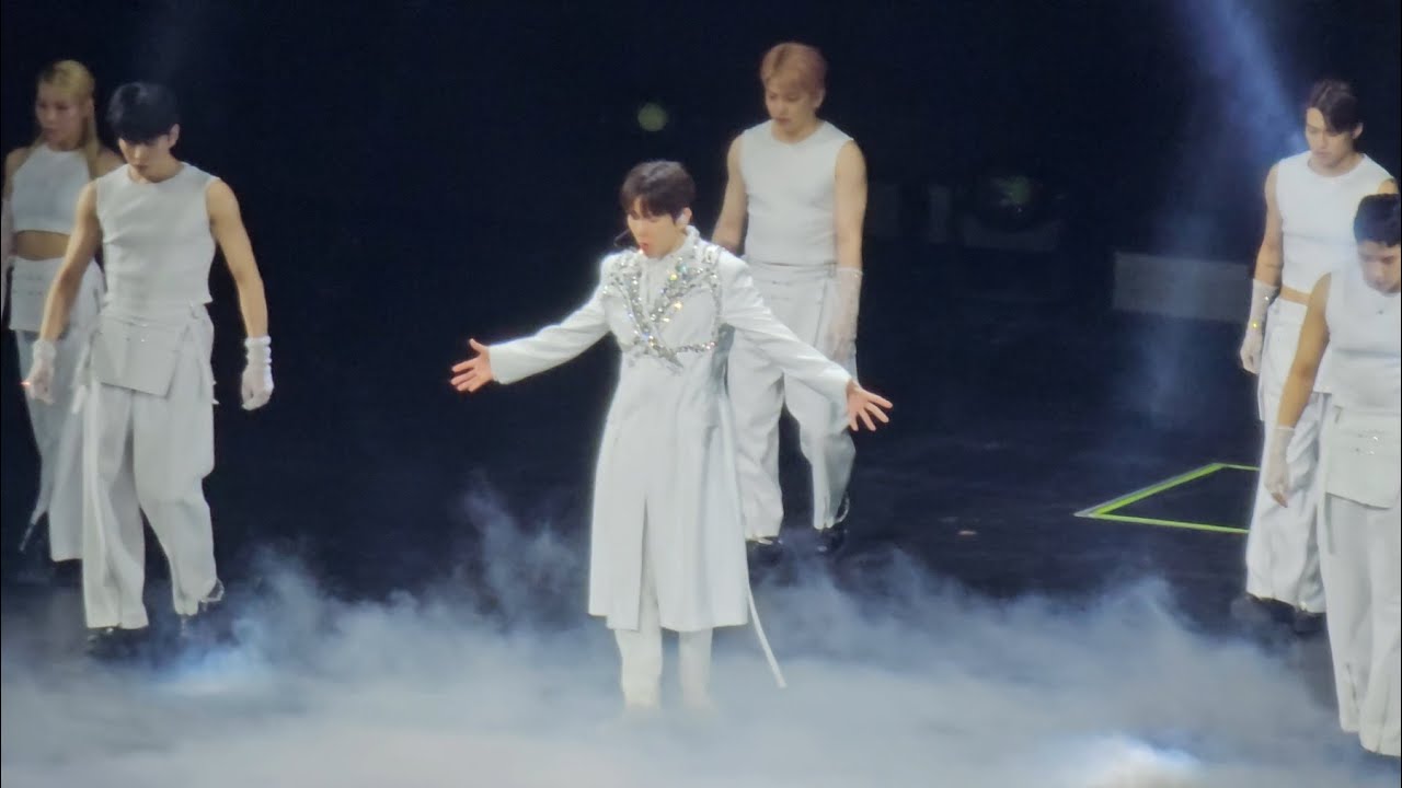 2024 BAEKHYUN Lonsdaleite in Manila 240413 | Intro + Diamond, PLAYBOY, Stay Up, Ice Queen