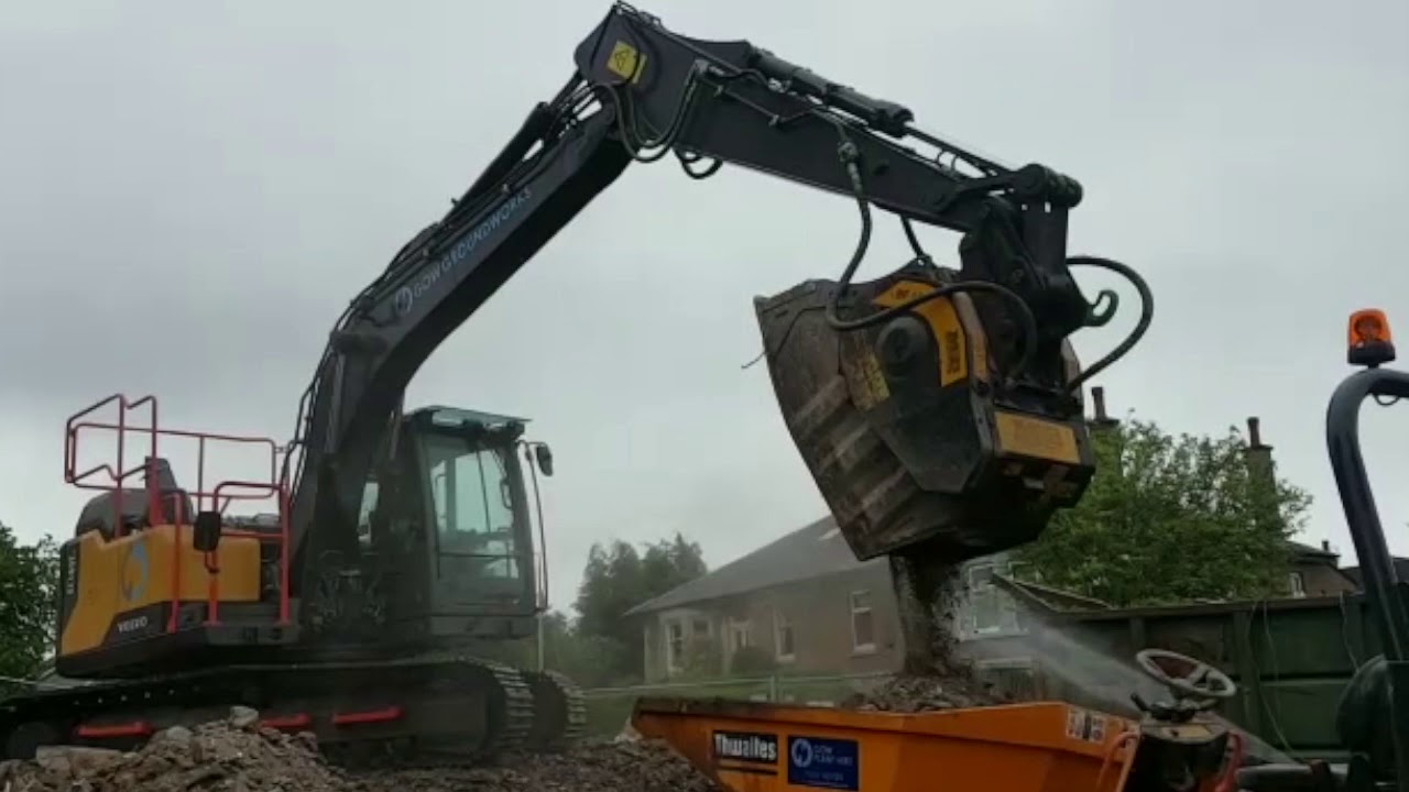 MB BF60 Crushing Bucket in Action