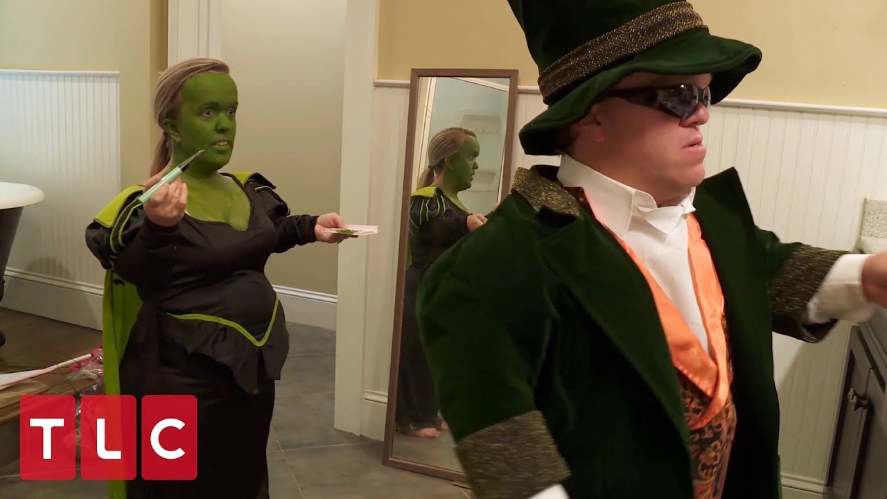The Johnstons Throw a Halloween Party | 7 Little Johnstons