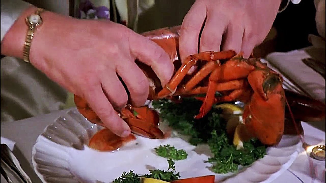 Seinfeld TV Sitcom Comedy Series - Man Hands Scene