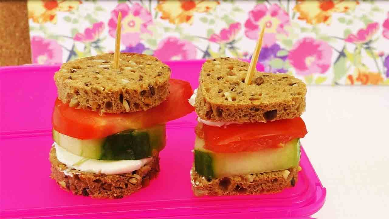 Snack für die Schule, Uni & Arbeit - leckere Miniburger aus Brot und Gemüse - vegetarisch