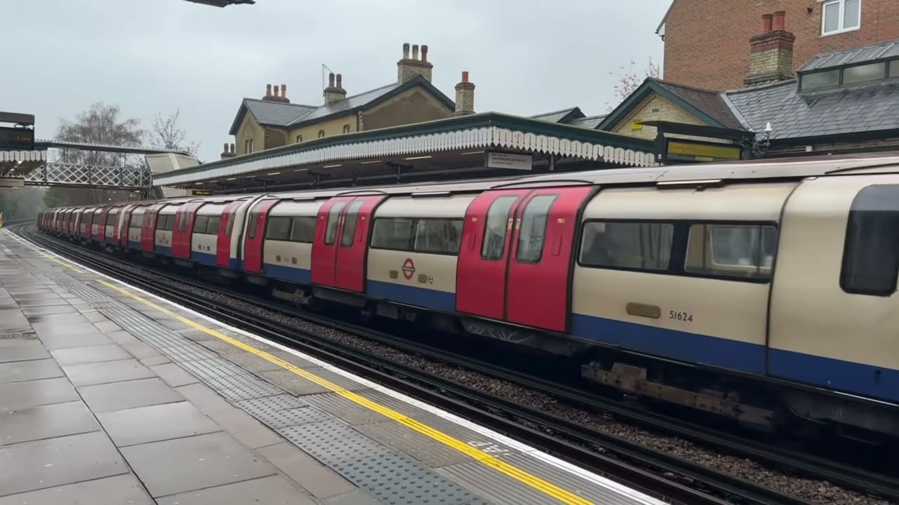 london tube arriving at station #london #londontube