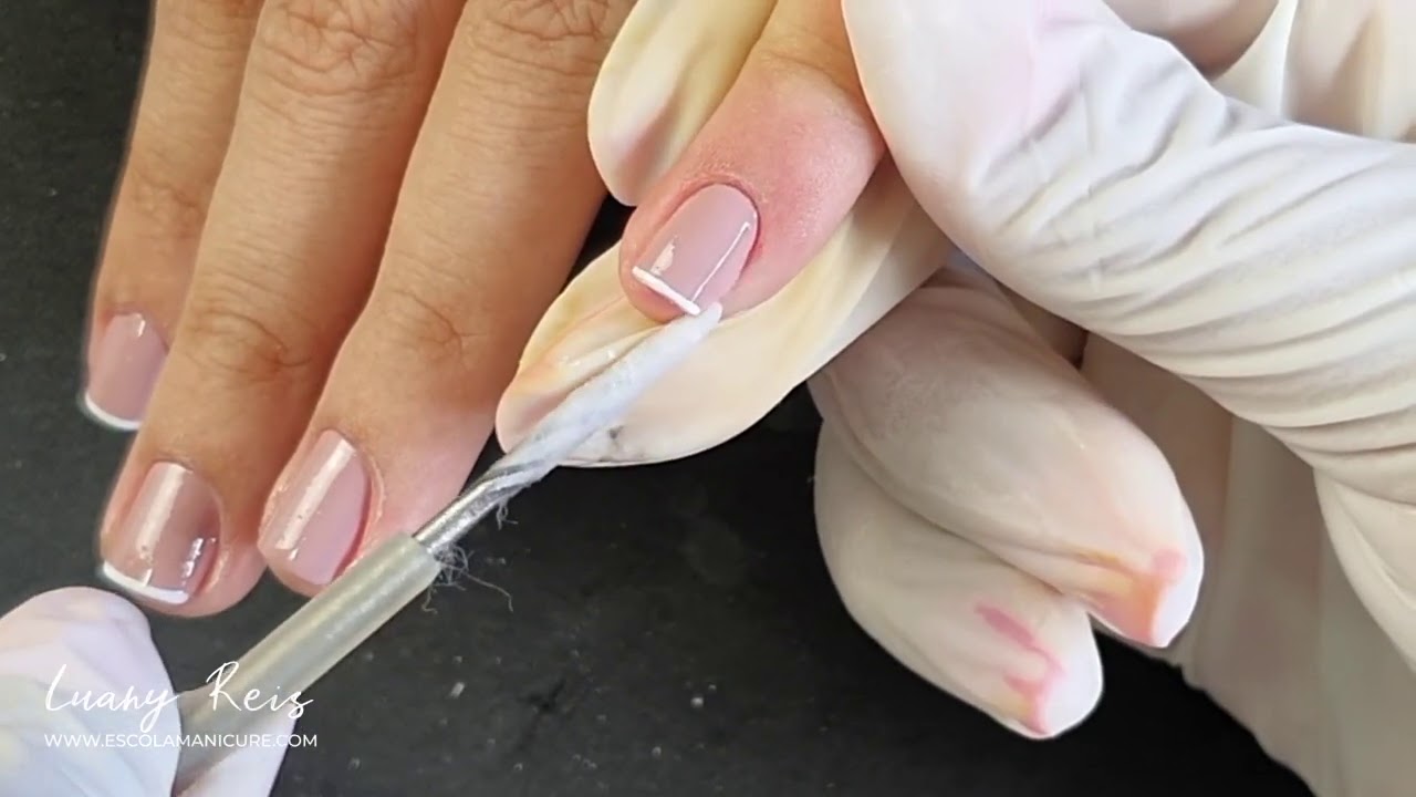ESMALTAÇÃO NUDE COM FRANCESINHA E DECORAÇÃO
