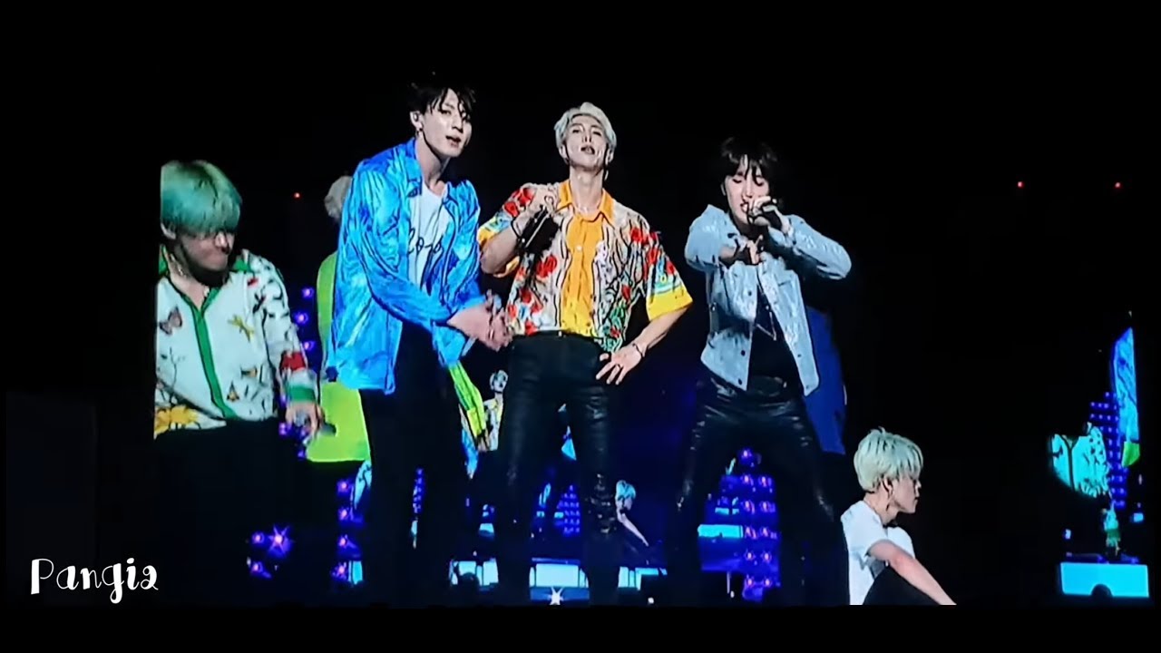[190406] BTS in Bangkok [Day1] - Medley songs : 흥탄소년단 | 진격의 방탄 | Fire | 뱁새 | Dope [Day1]