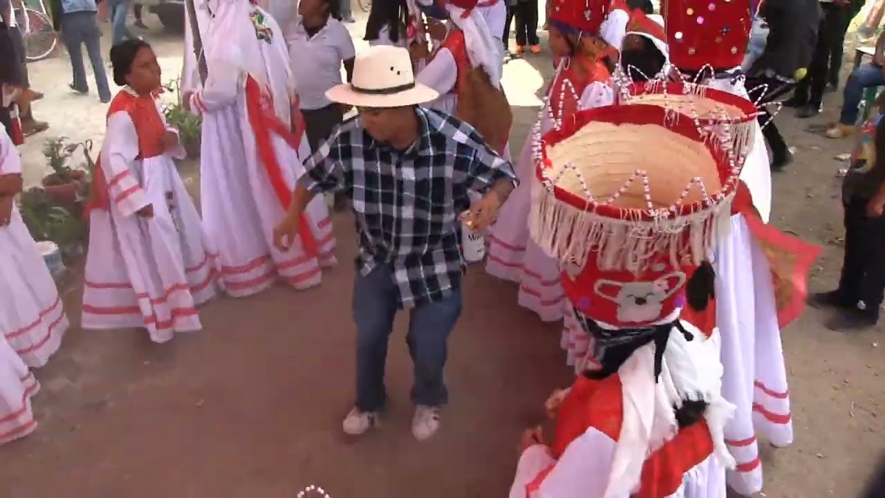 cholo bailando chinelo comparza san juan tejupa banda tierra bendita  san miguel aguacomulican