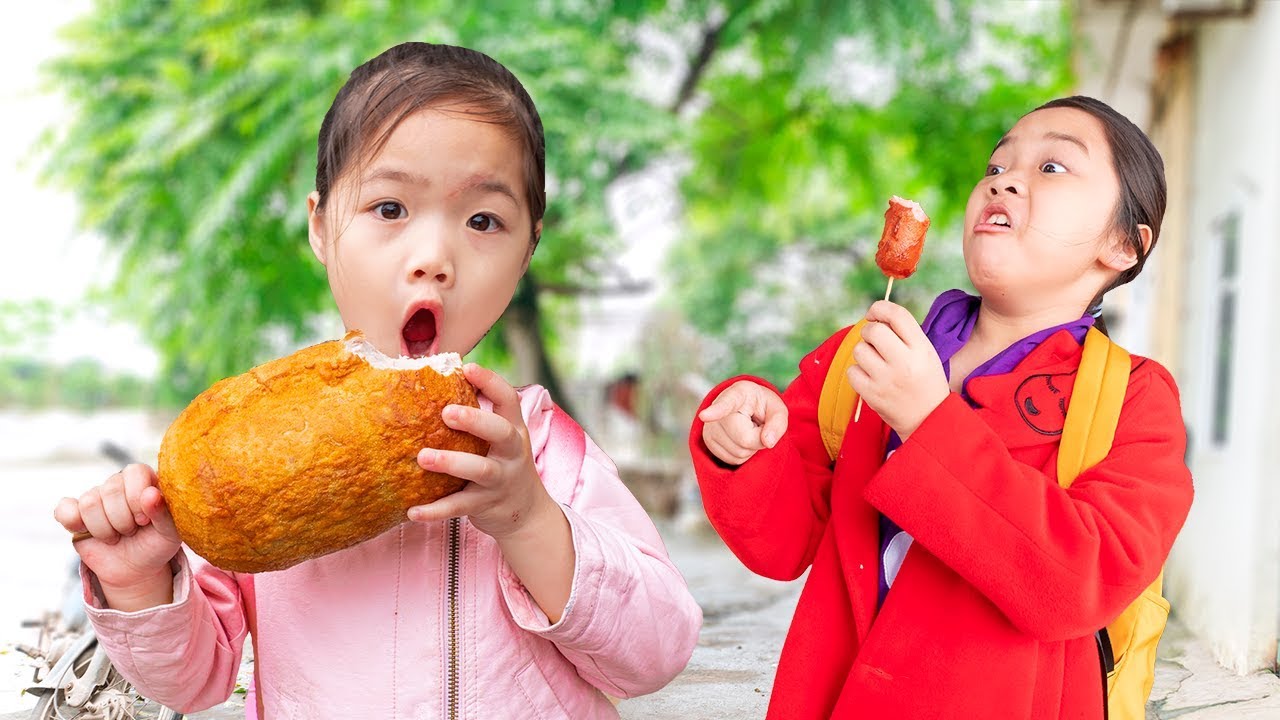 Kiều Anh Có Xúc Xích Khổng Lồ ❤ Mẹ Bán Rau Nuôi Con - Trang Vlog