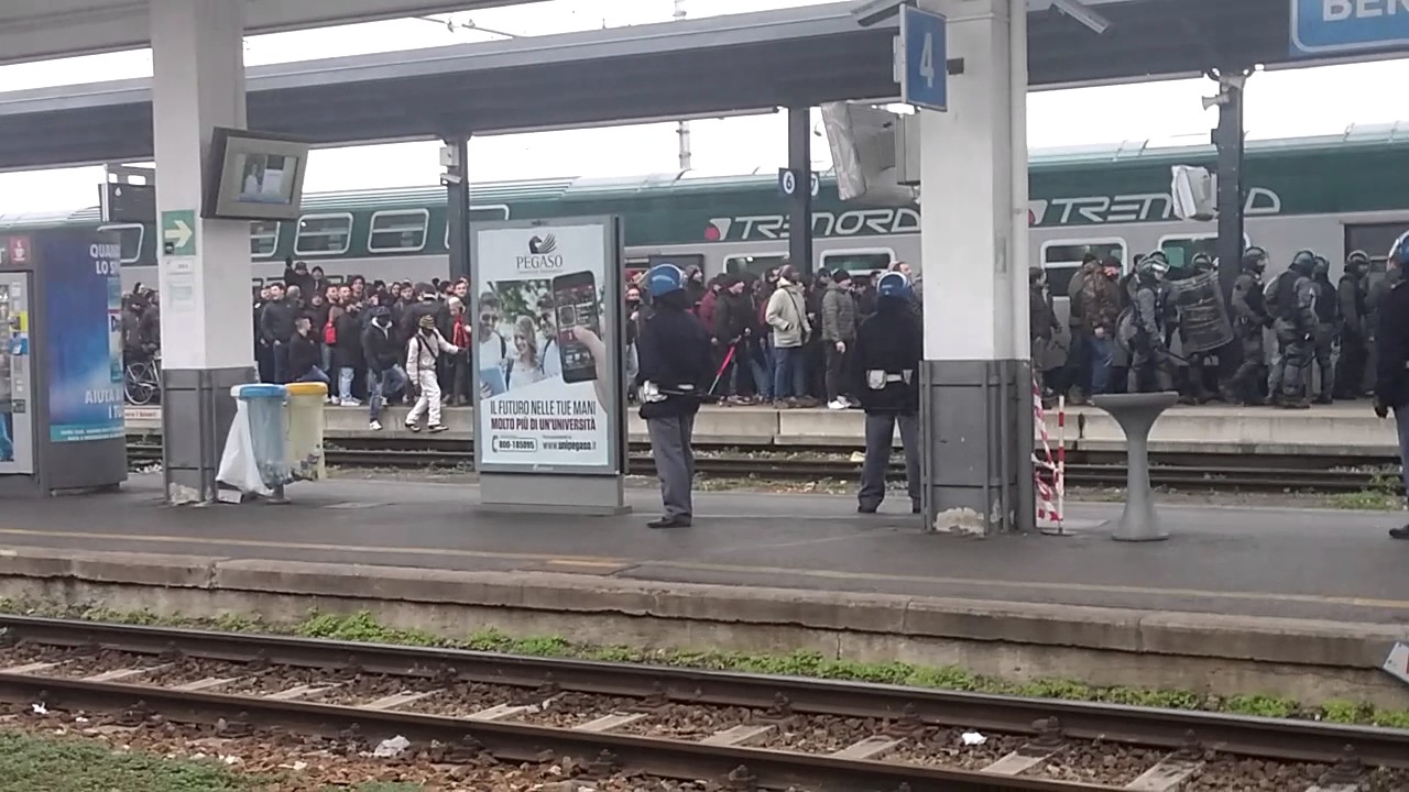 Romanisti alla stazione di Bergamo: As Roma Capitolina