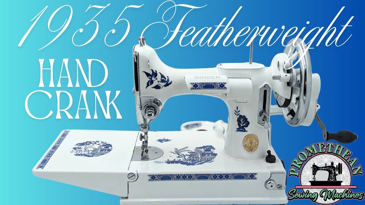 Швейная машинка Singer Featherweight 1935 года выпуска, выполненная в дизайне Blue Willow, с ручн...