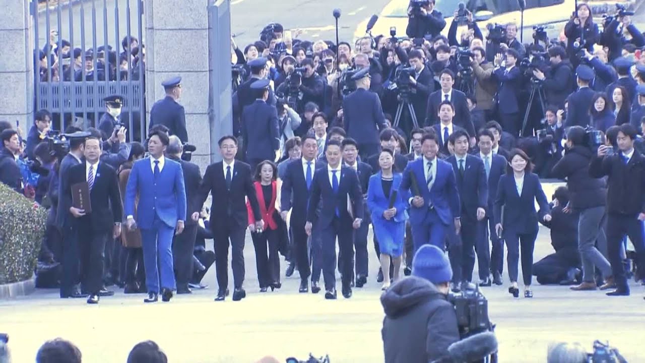 「日本を前に進めていきたい」特別国会が召集され新人議員が初登院　国政への決意は　巨大与党に対峙する野党議員は・・・