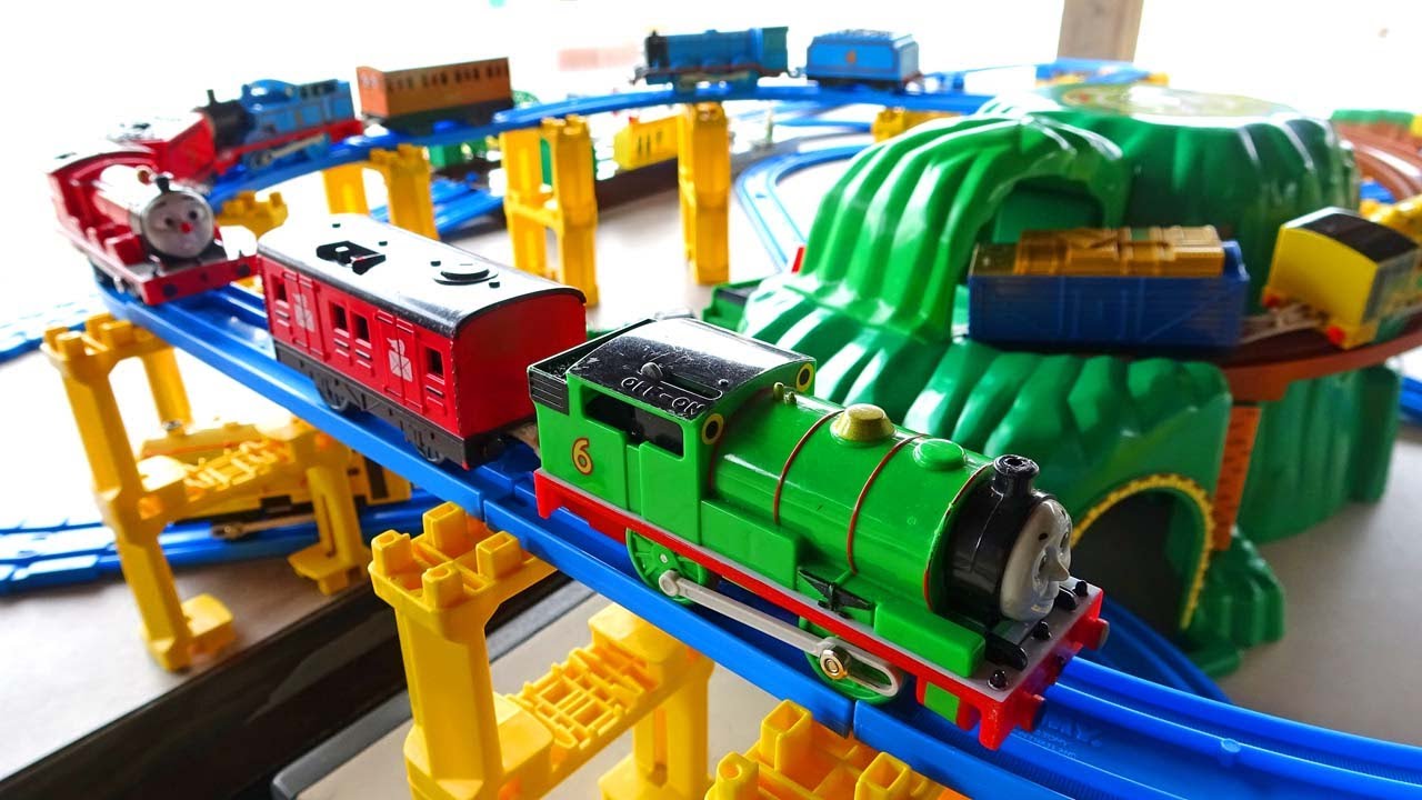 Thomas Plarail Railway Toy ☆ Mountain, tunnel, railroad crossing dynamic course