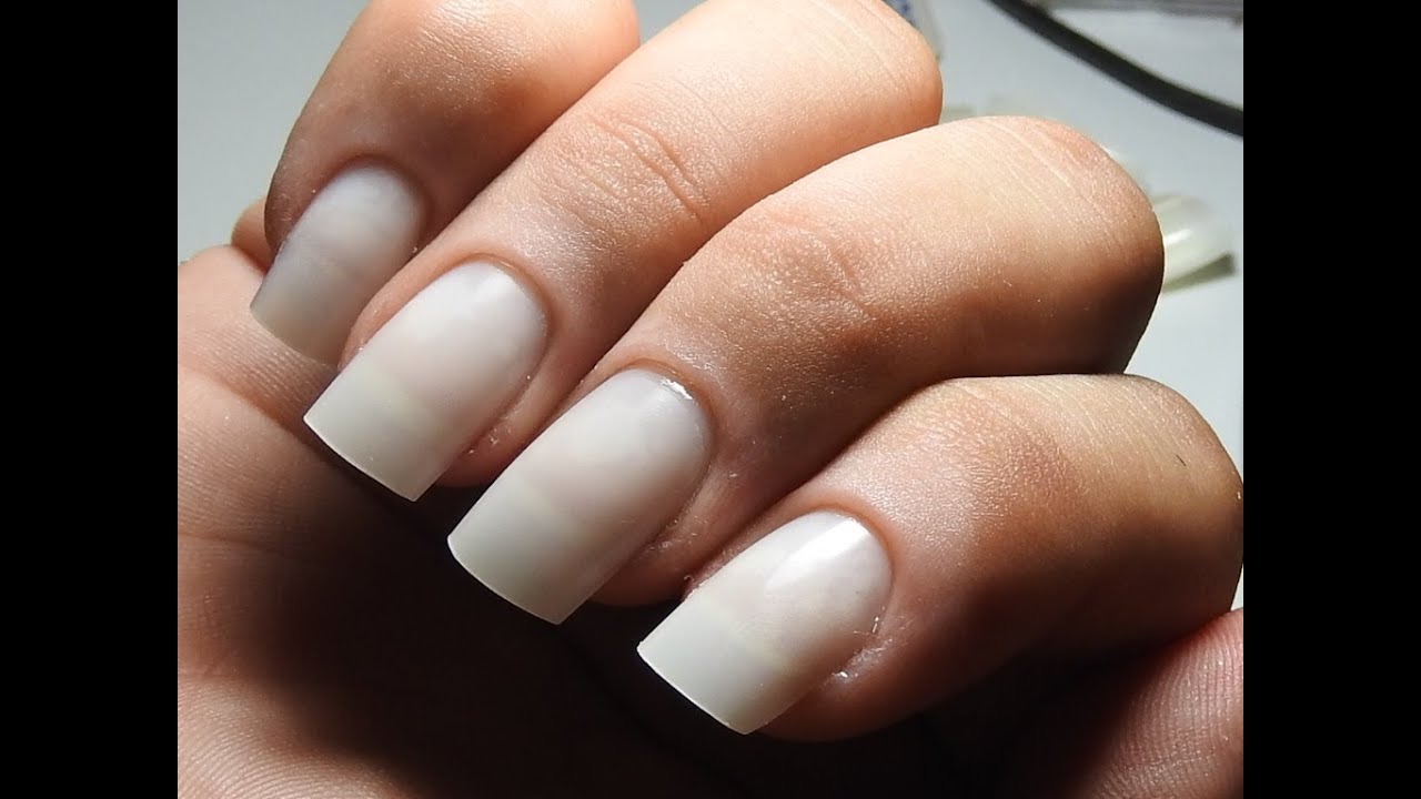 Como eu coloco unhas postiças