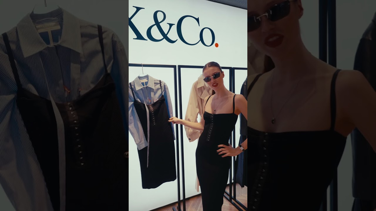 Подготовка к выходу с Паломой Ле Фриан перед тем, как сесть за стол. #maxandco #SS26