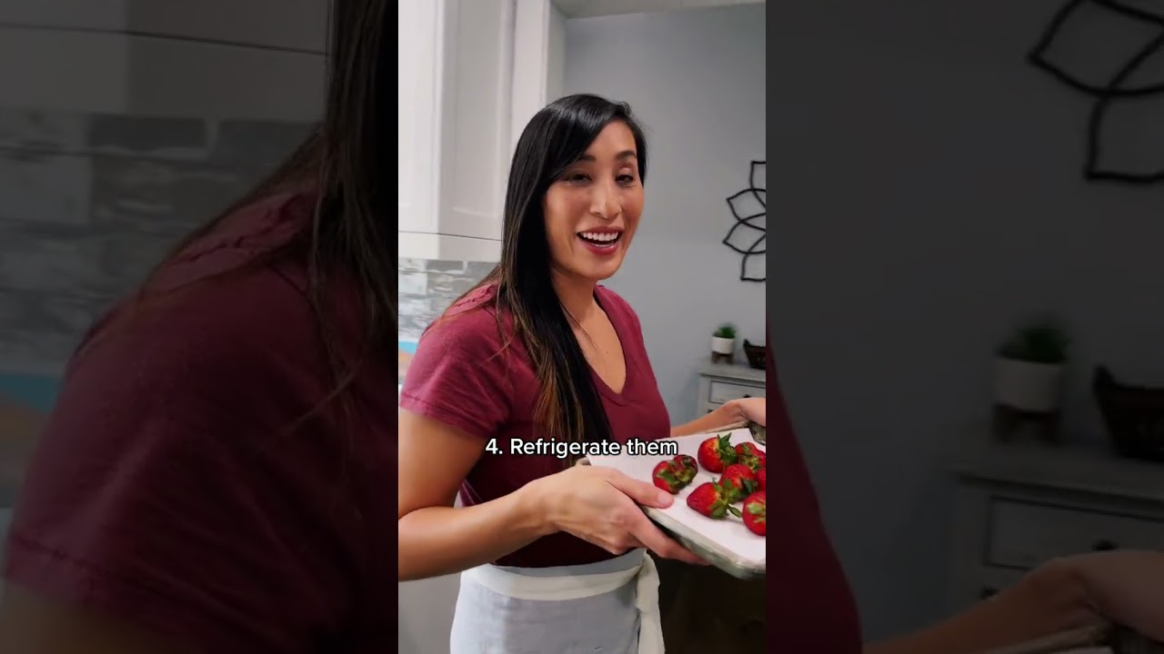 How to Get Chocolate to Stick to Strawberries (the Mistake You’re Making) 🍓🍓🍓