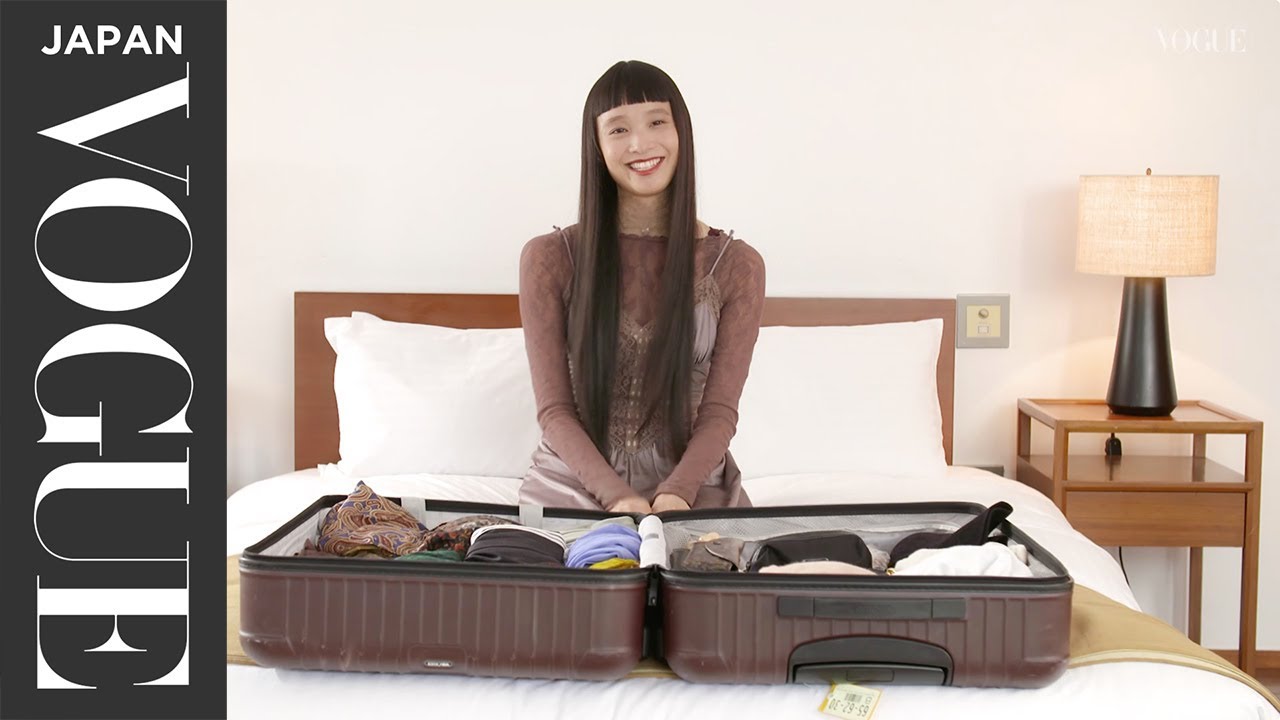 萬波ユカの旅スタイル。ゲーム大好きモデルの、ホテルでの過ごし方。｜Inside My Suitcase