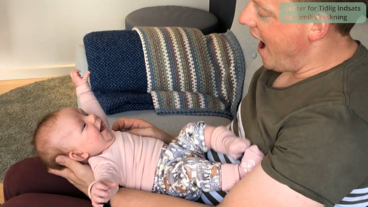Øjenkontakt hos den lille baby (0-2 mdr.) 1080 Full HD