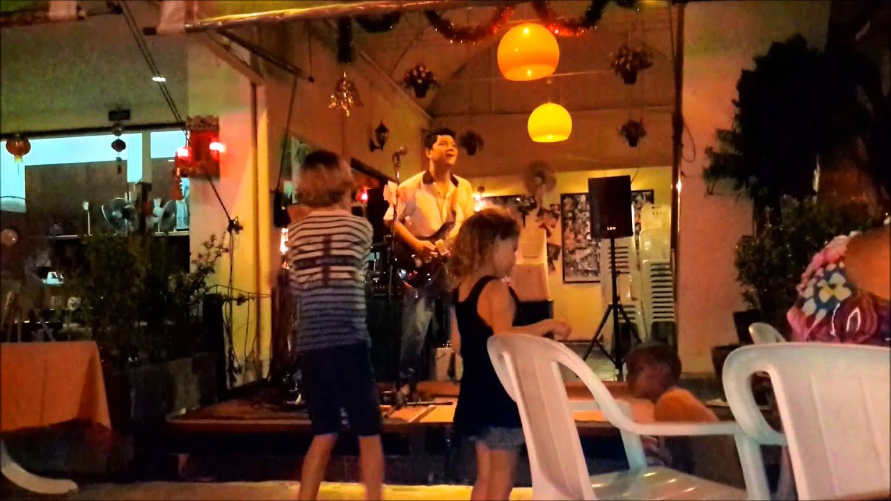 Calypso Bar Karon, Phuket. Kevin plays smoke on the water