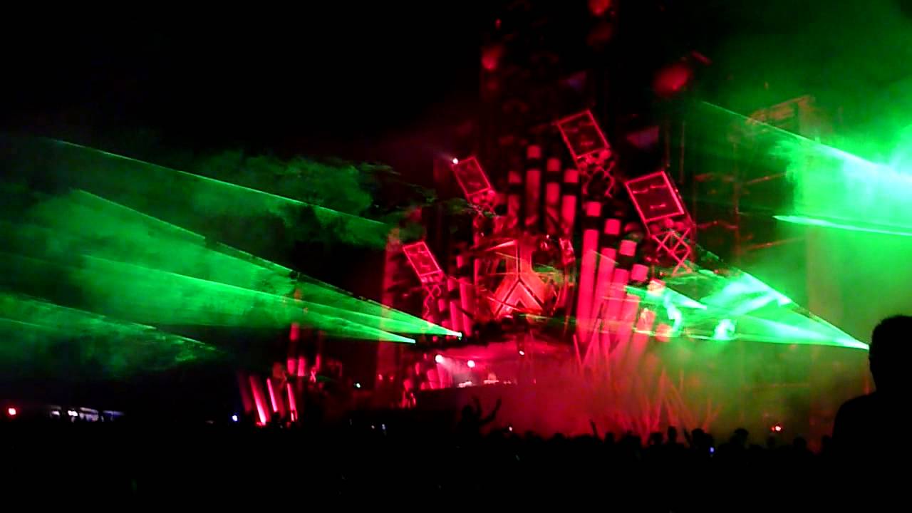 Frontliner - Outside Spacer 2009 @ Defqon 1 Sydney 2010