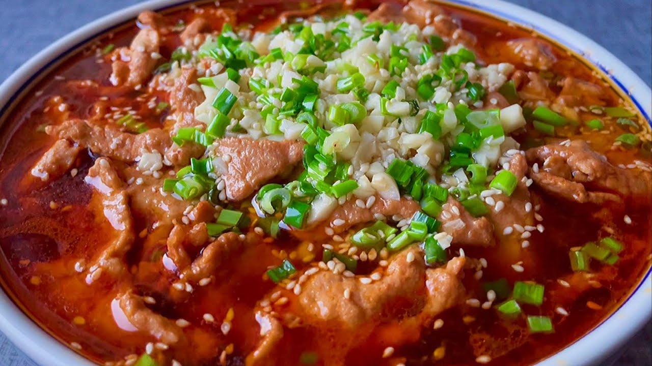 水煮肉片懒人做法，出锅后肉片滑嫩麻辣鲜香，味道比饭店还好吃