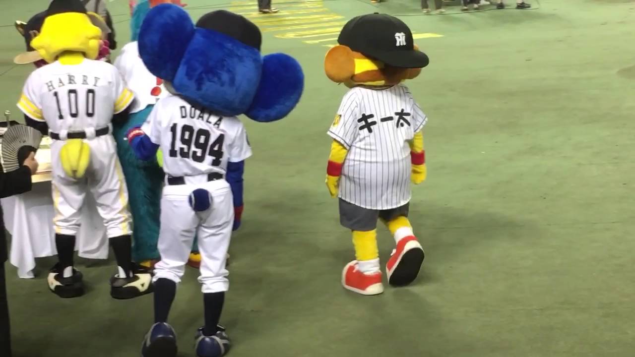 キー太、スラィリーから帽子を奪われる