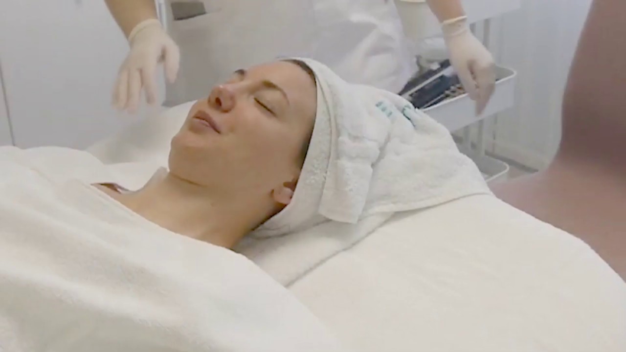 Dauerhafte Foundation durch Microneedling I BB Glow